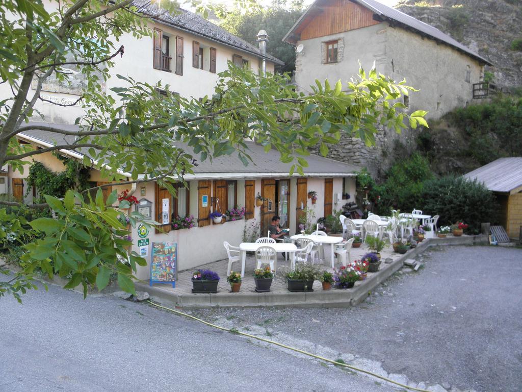 Gîte Auberge Les Terres Blanches de Méolans Exterior foto